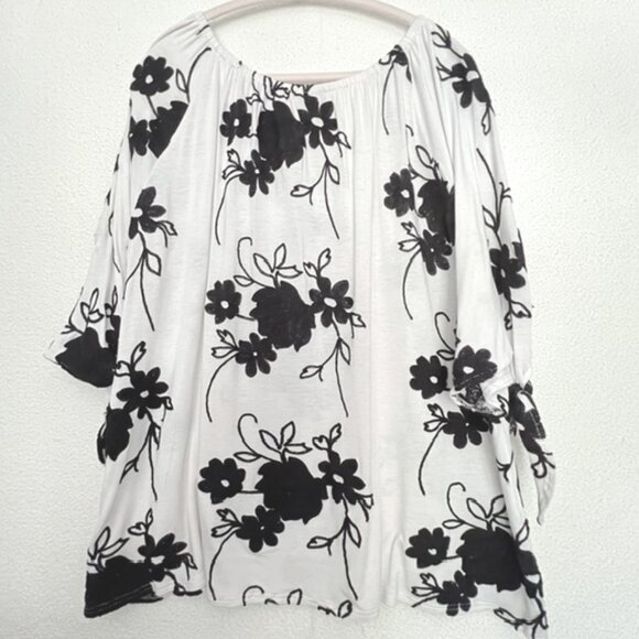Liv Los Angeles Womens Tunic, White with Black Floral Embroidery, Plus Size 3X - Picture 4 of 7